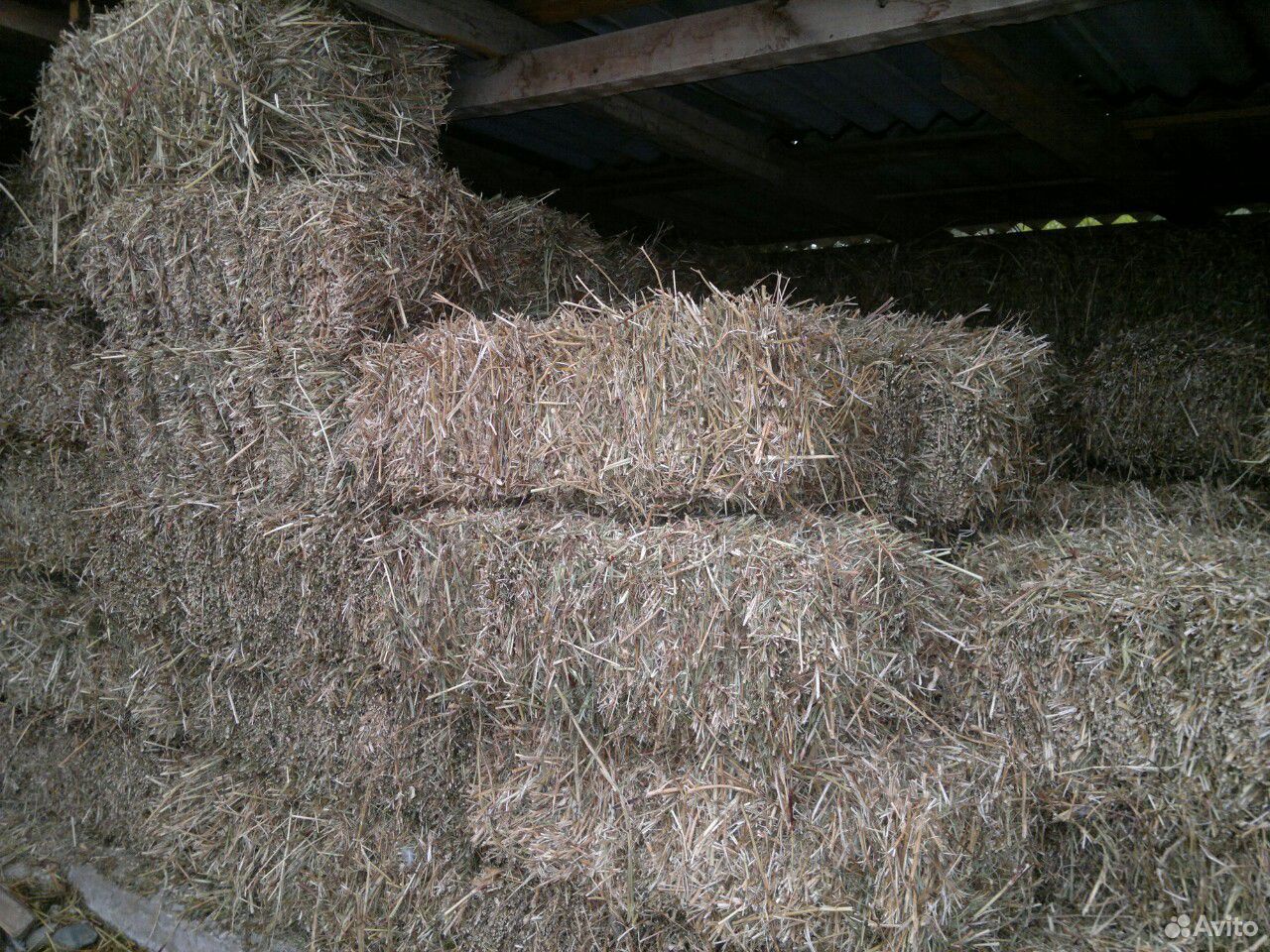 Сено в тюках. Бобовое сено. Соломенные тюки. Солома в рулонах. Соевое сено.