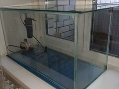 Продам аквариум для рыбок на 100 литров