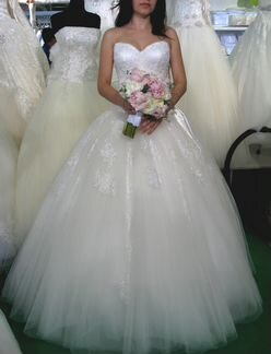 Свадебное платье (корсет) + фата к платью