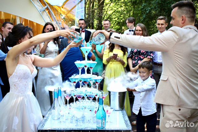 Горка шампанского, Пирамида из бокалов