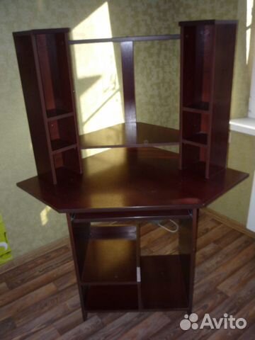 Угловой компьютерный стол