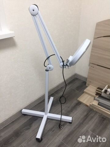 Косметологическая лампа лупа