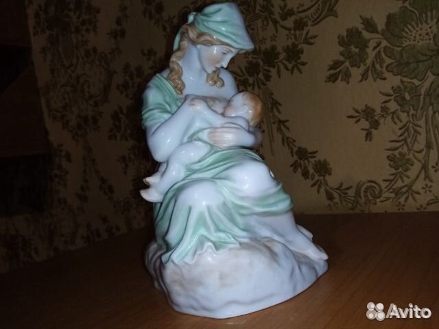 Статуэтка материнство