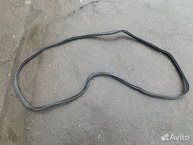 Уплотнитель проема багажника Golf 5 Plus