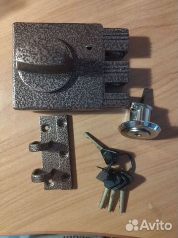 Замок дверной накладной