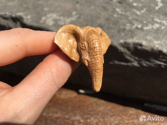 Брошь из дерева ручной работы