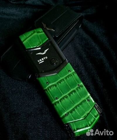 Vertu Signature S Design Emerald Alligator