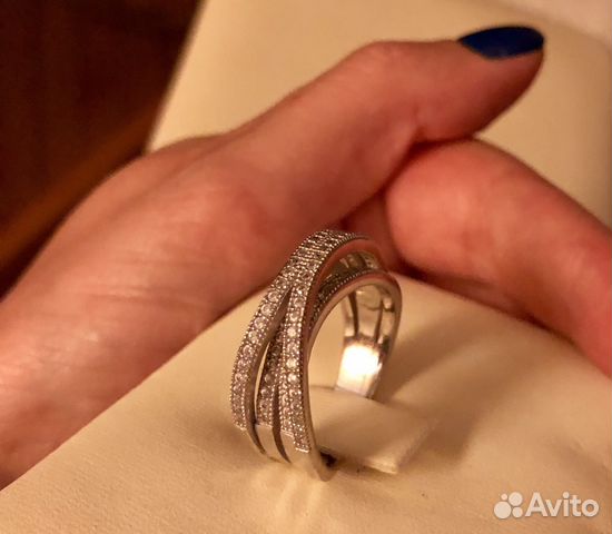 Кольцо из серебра с цирконами Кольцо из серебра с цирконами