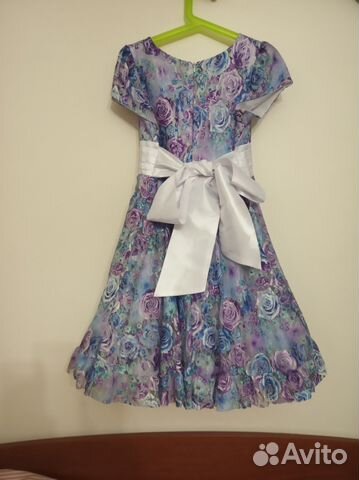 Нарядное платье для девочки 8-10 лет Нарядное платье для девочки 8-10 лет