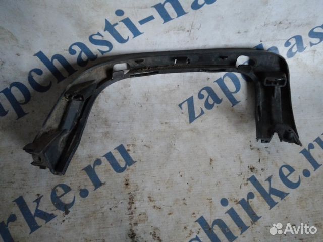 Кронштейн насадки глушителя правый Volvo XC90 Кронштейн насадки глушителя правый Volvo XC90