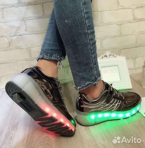 Светящиеся кроссовки Adidas с роликами Светящиеся кроссовки Adidas с роликами
