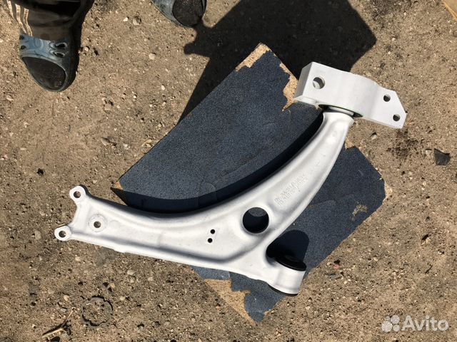 Рычаг левый нижний на VW пассат B-6 3C0407153B Рычаг левый нижний на VW пассат B-6 3C0407153B