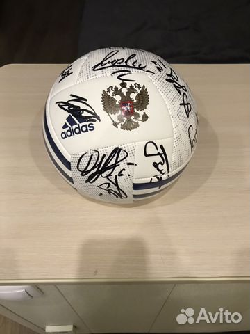 Футбольный мяч с автографами Сборной России