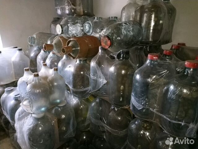 Стеклянные бутыли разного объема