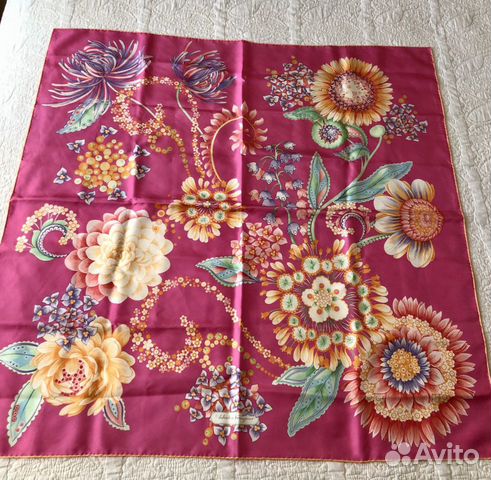 Платок Salvatore Ferragamo розовый цветы оригинал Платок Salvatore Ferragamo розовый цветы оригинал