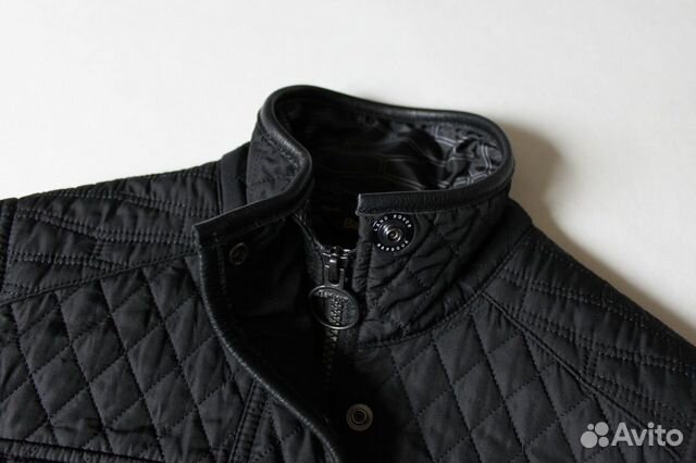 Женская чёрная стёганная куртка Barbour Land Rover