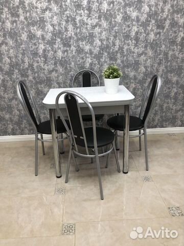 Стол раскладной и 4 стула