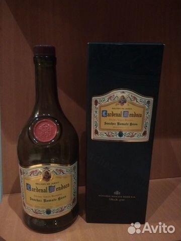 Коробка и бутылка из под бренди