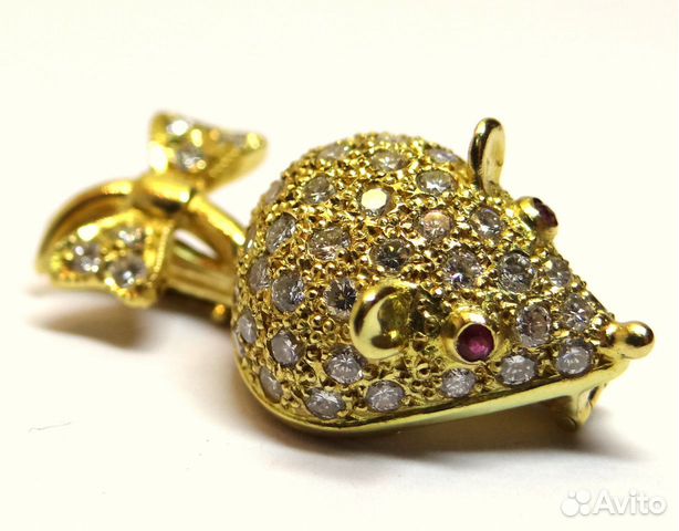 Золотая брошь Золотая брошь