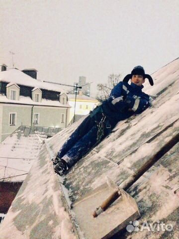 Чистка кровли от снега и наледи