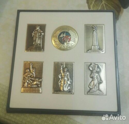 Набор сувенирных значков 