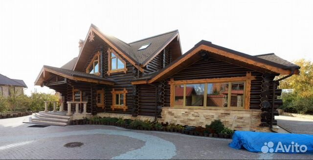 Сруб дома. Рубленный дом. Зимний лес. Сборка