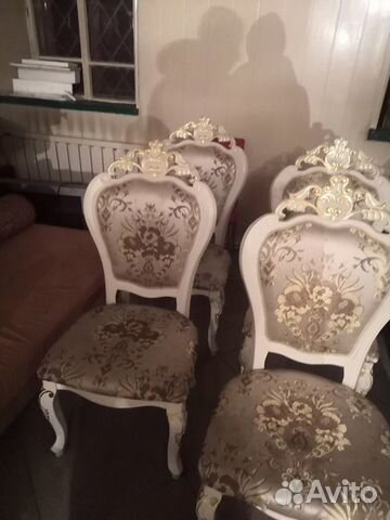 Стол и стулья