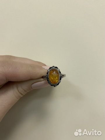 Серебряное кольцо с янтарем