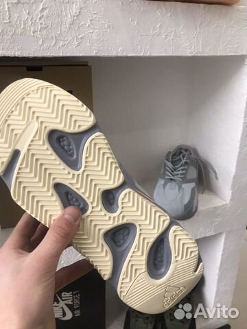 Adidas Yeezy Boost 700 серые Adidas Yeezy Boost 700 серые