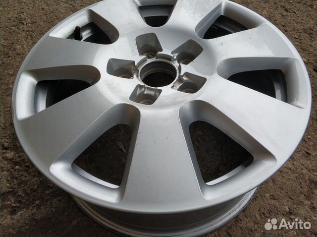Один оригинальный литой диск R18 Audi Q7 4L Один оригинальный литой диск R18 Audi Q7 4L