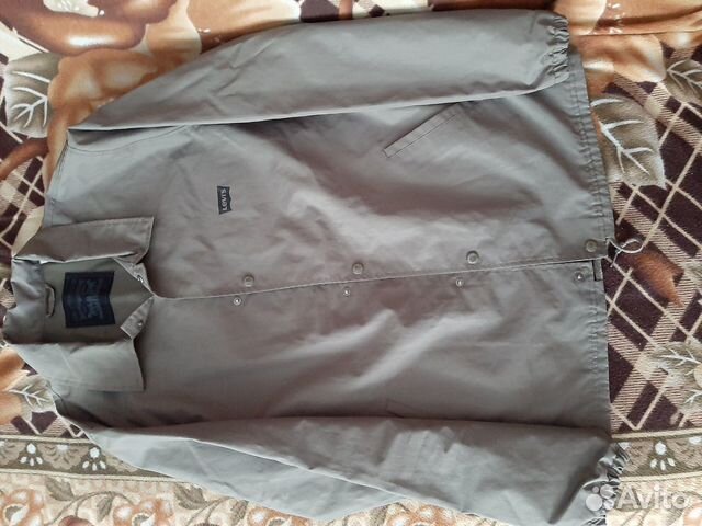 Levis куртка размер L