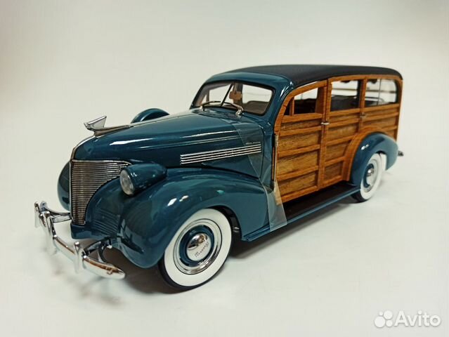 Chevrolet Woody Station Wagon, green / brown 1:18