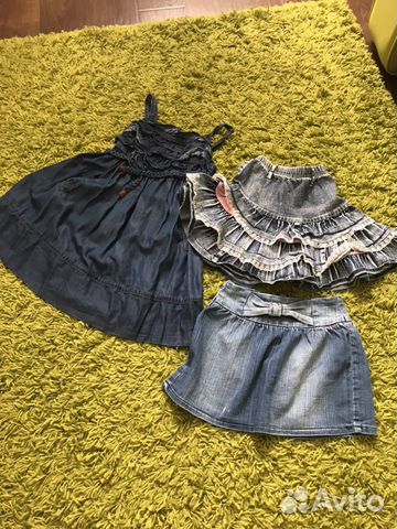 Комплект из платья и джинсовых юбок для девочки Комплект из платья и джинсовых юбок для девочки