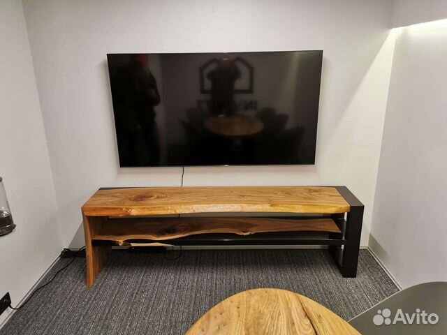 Тумба под телевизор из слэбов капового карагача и