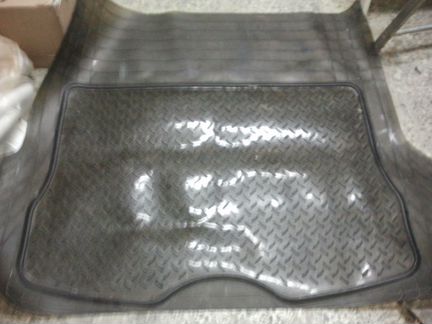 Коврик резиновый багажника в Джип