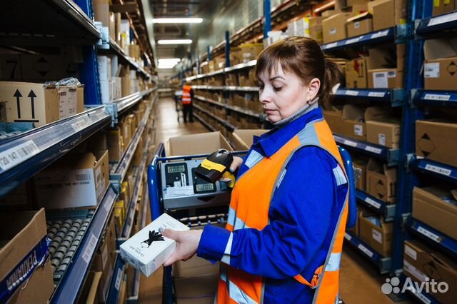 Сотрудник склада косметики