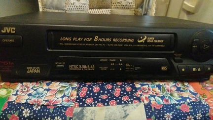 Видеомагнитофон jvc