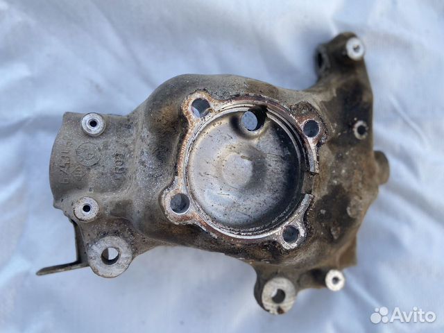 Кулак передний правый BMW E66