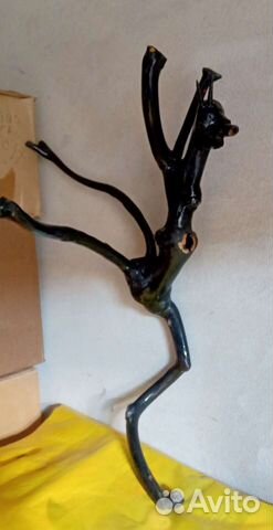 Фигурка из корневища и веток кустарника