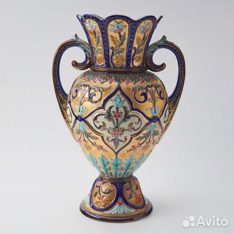 Ваза с двумя ручками