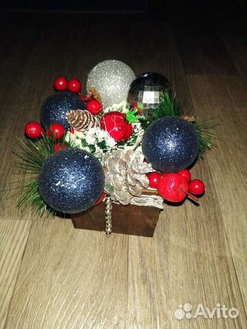 Новогодняя композиция в ëлкой и шишками