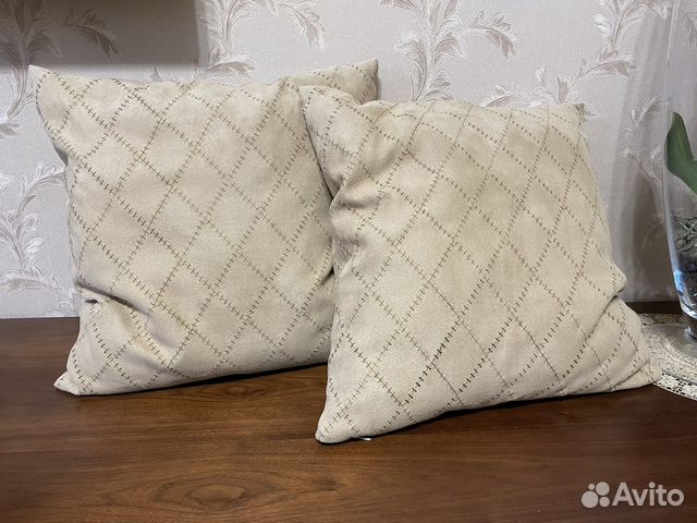Подушки декоративные, две