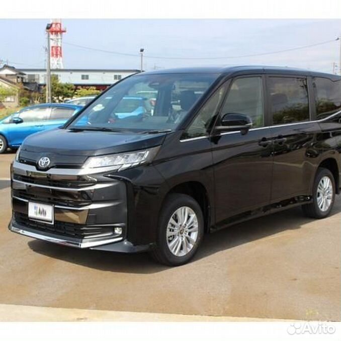 Тойота Ноах 2021. Toyota Noah 2021. Микроавтобус Тойота Ноах 2021. Таунас Ноах 2021.