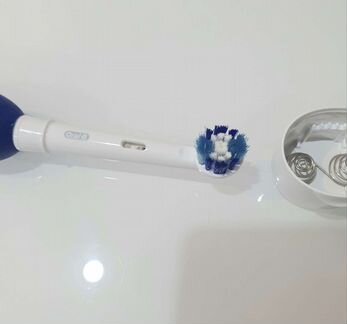 Электрическая зубная щетка Braun Oral-B DB4.010 Pr