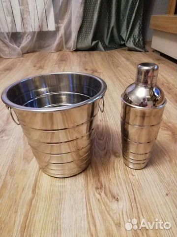 Шейкер для коктейлей и ведро для шампанского