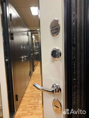 Входные двери с зеркалом