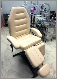 Педикюрное косметологическое кресло на гидравлике