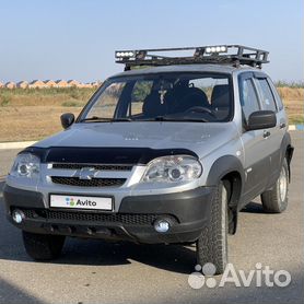 Niva versus the Toyota Land Cruiser and Land Cruiser 200
