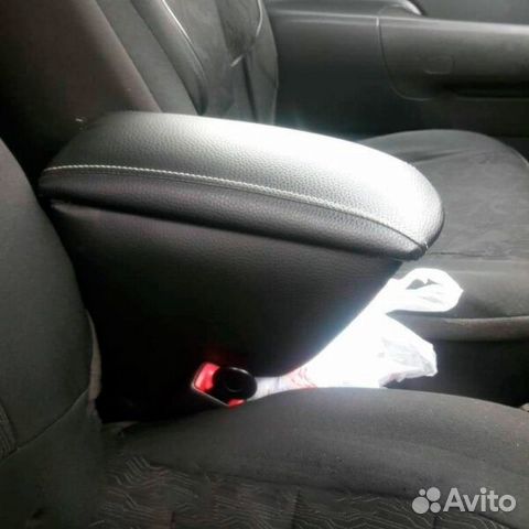 Подлокотник Toyota Succeed