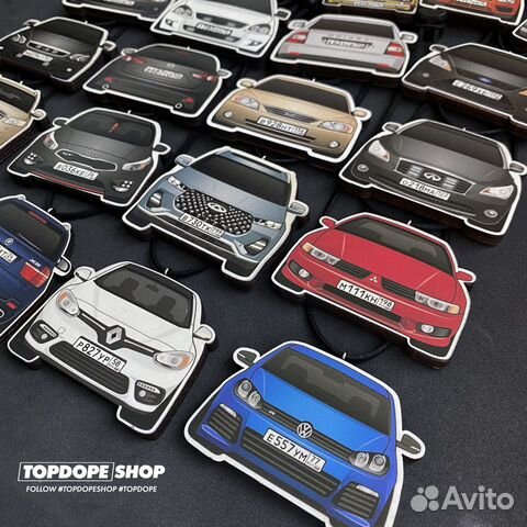 Брелок или ароматизатор в виде автомобиля topdope